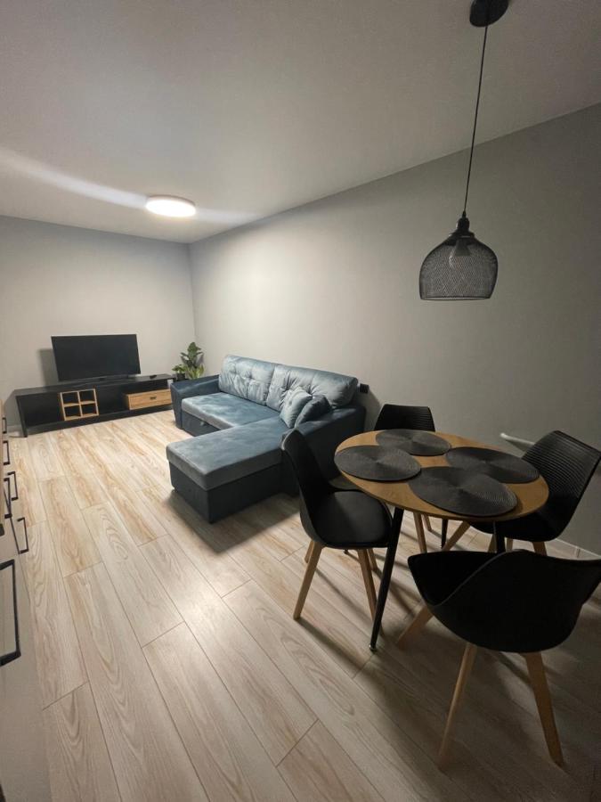 Mb Livinga Apartamentai Naftininku G Mazeikiai Exterior photo
